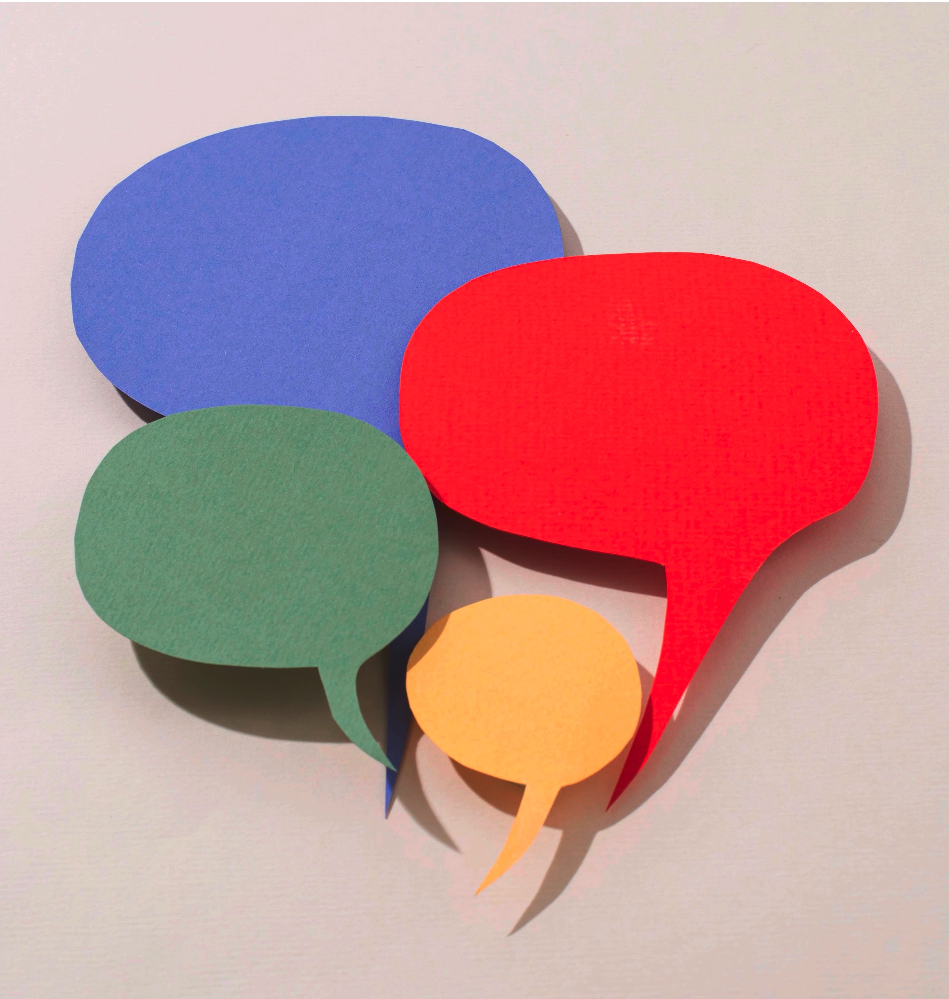 social media-concept-with-speech-bubbles